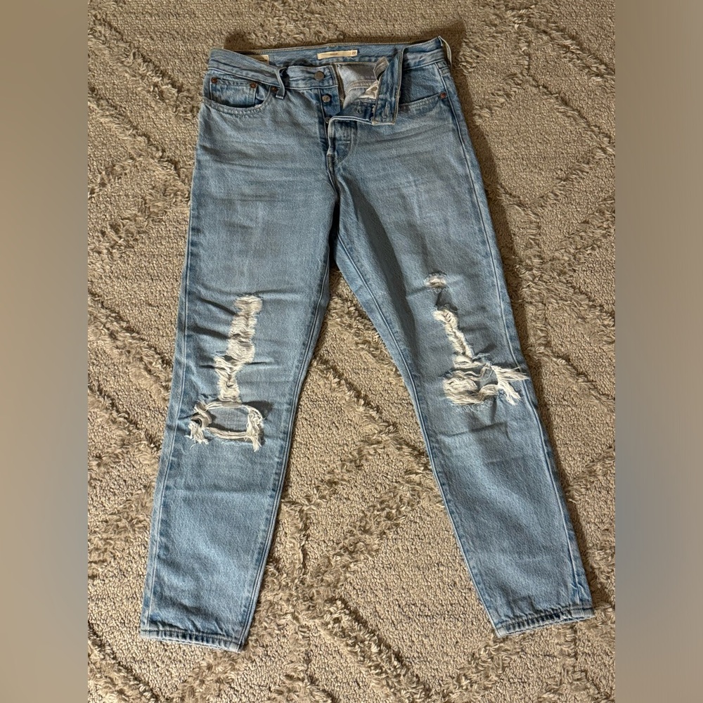 Levi’s wedgie women’s size 27